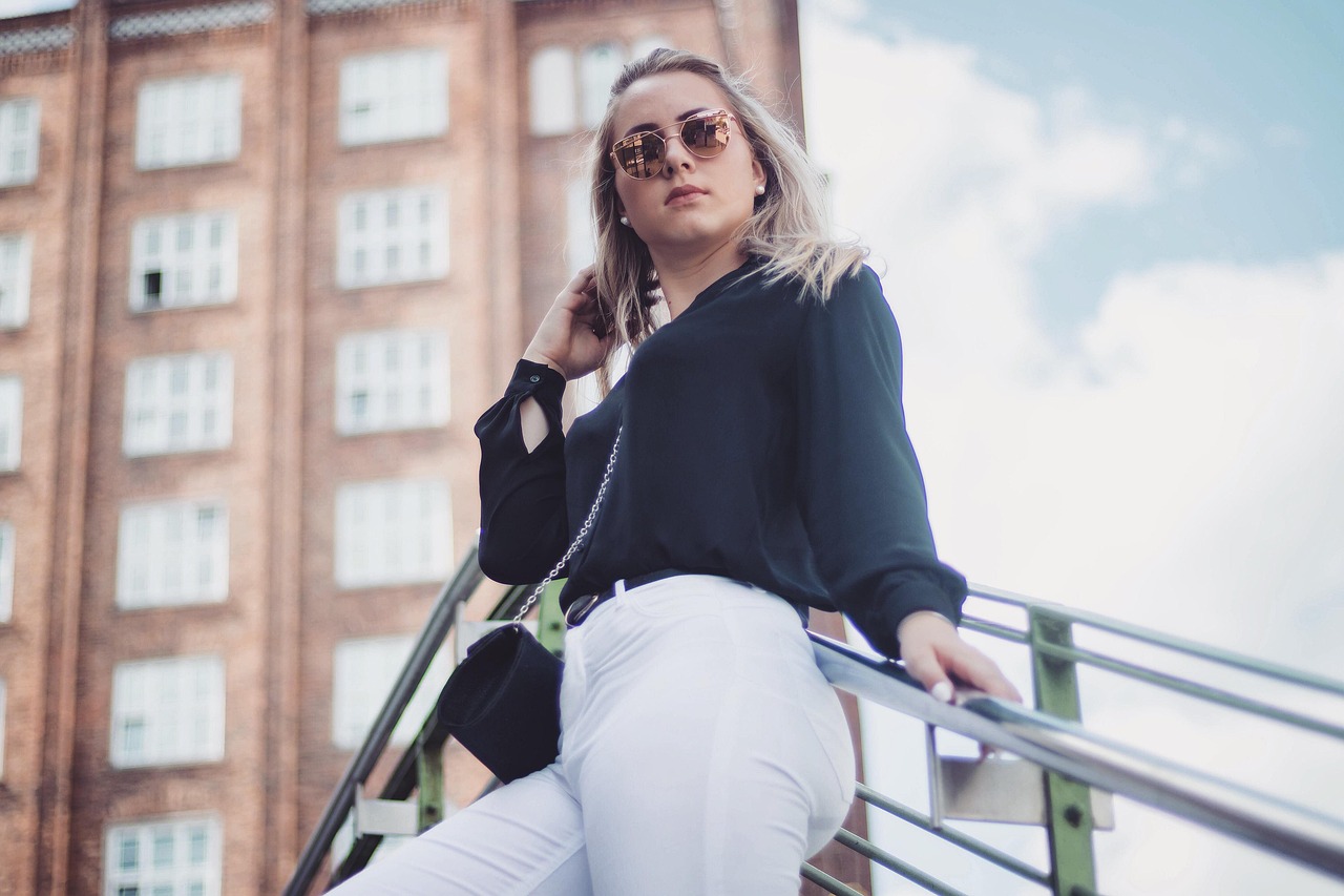 services-01 business, woman, people, shooting, fashion, model, portrait, attractive, girl, lifestyle, blog, blonde, brunette, thinking, lady, glamour, style