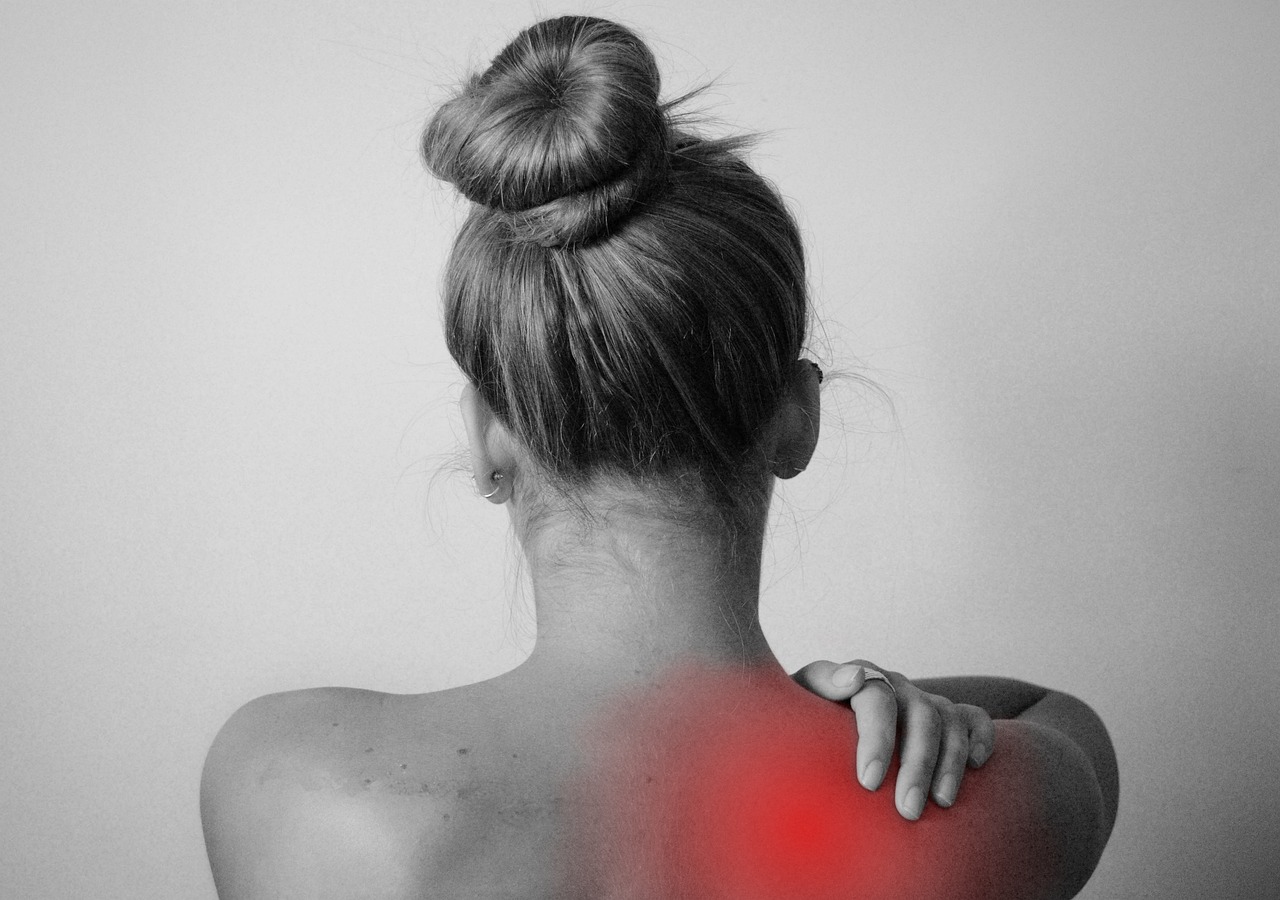 Welche Übungen lindern Nackenverspannungen sofort?